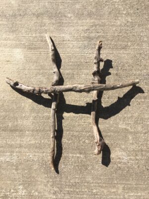 Lot de 3 branches de bois flotté torsadées vue 1